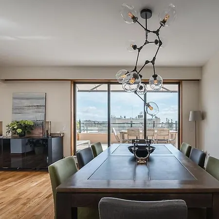Guestready - Luxury Vacation With River View דירה *
